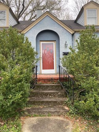 1203 Friendly Avenue