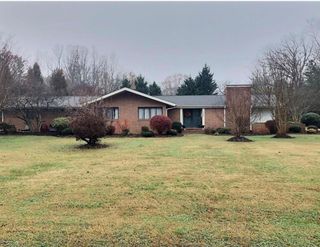 3762 W Old Us Highway 64