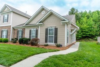 5962 Hollow Wood Court