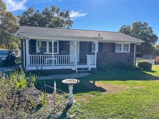 818 Hillcrest Drive