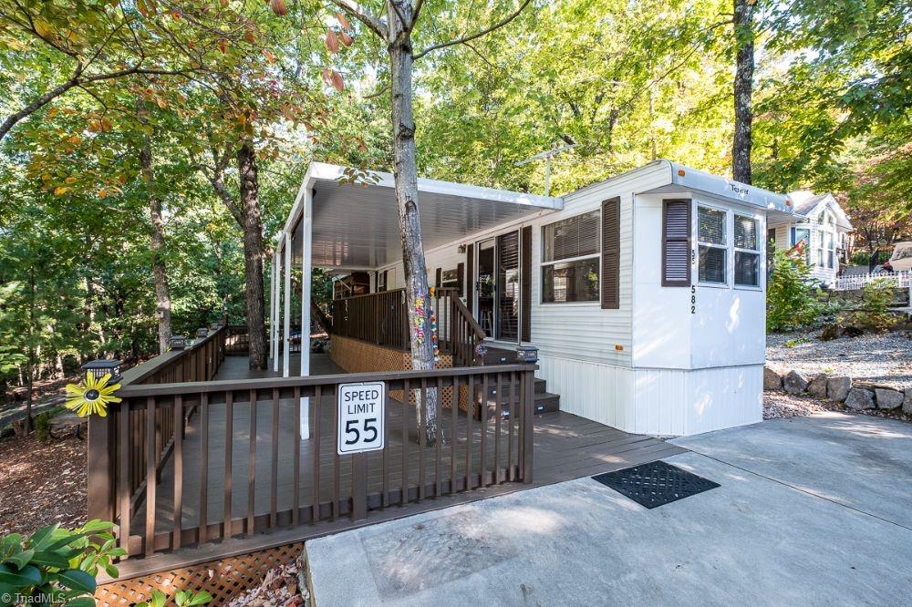 582 Dogwood Ln  