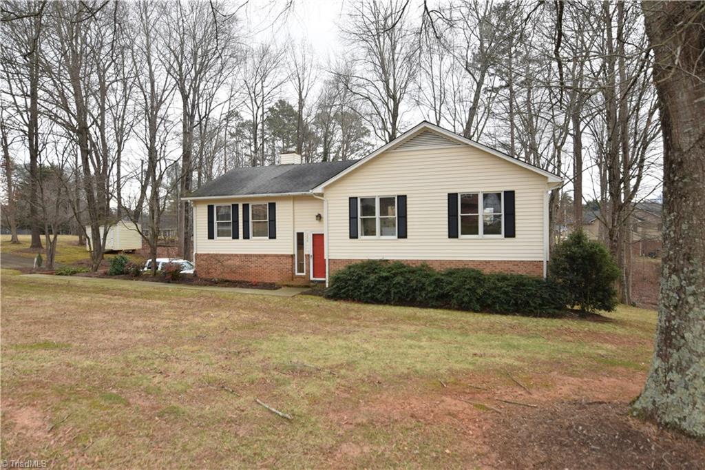 704 Old Barn Cir  