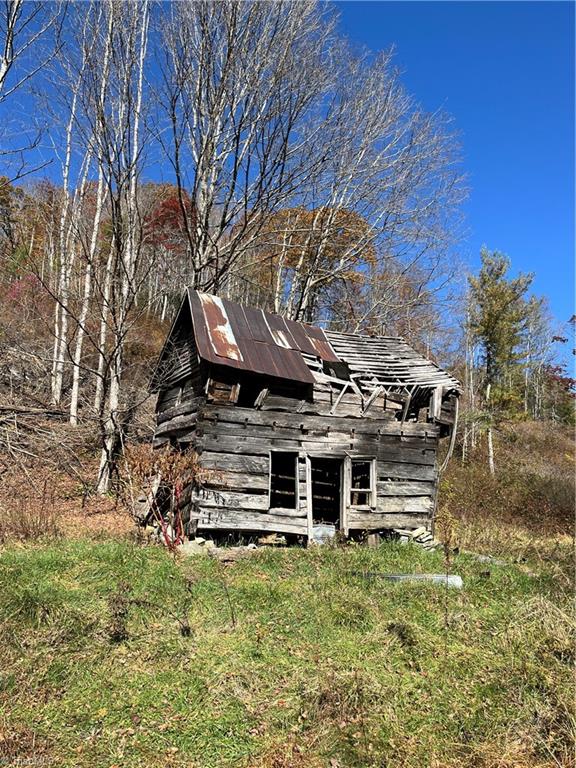 1972 Big Horse Creek Rd, Lansing, NC 28643 Estately 🧡 MLS 1161832