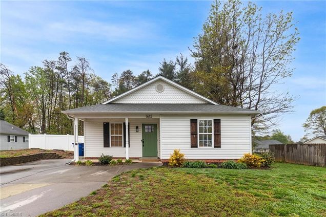 1615 Beaufort Court Kernersville, NC House Sold - Photo 1 of 29. Opens carousel modal