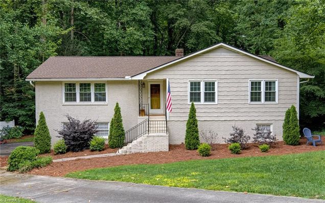 615 Valleybrook Lane
