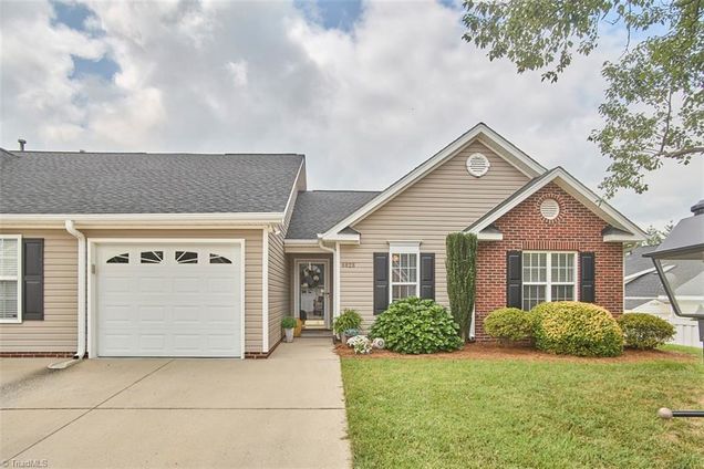 6828 Wingrave Road Clemmons, NC Townhouse Active - Photo 1 of 33. Opens carousel modal