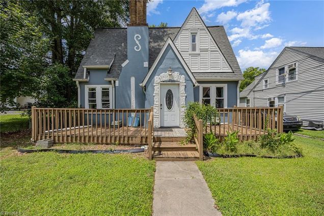 4 Elliott Drive Thomasville, NC House Active - Photo 1 of 17. Opens carousel modal