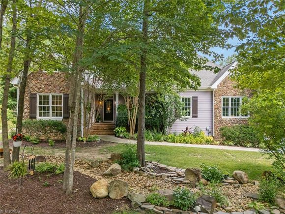 47 Blue Jay Court