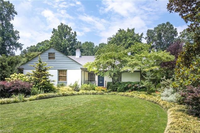 107 Kemp Road W