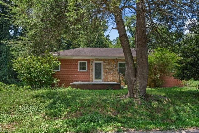 4656 Walcott Street Winston-Salem, NC House Active - Photo 1 of 26. Opens carousel modal