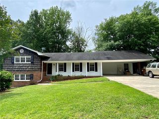 1407 Lyndhurst Drive