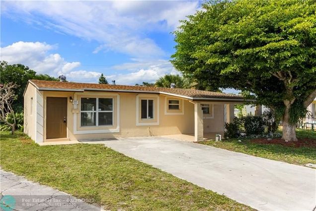 1417 SW 4th St Delray Beach, FL House Sold - Photo 1 of 20. Opens carousel modal