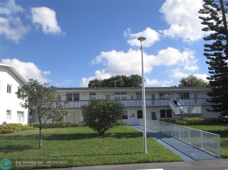 242 Markham L Unit L  