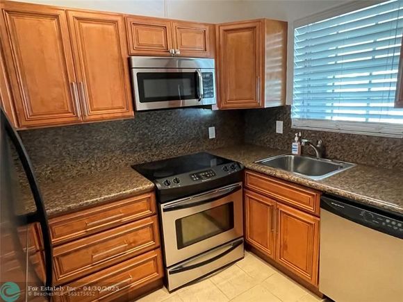 2050 NE 39th St Unit N312