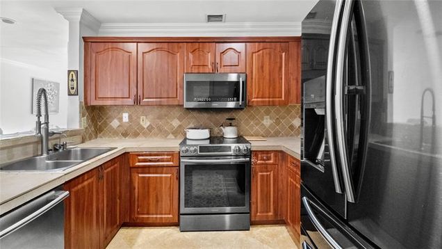 4409 SW 11th Pl Deerfield Beach, FL House Active - Photo 1 of 46. Opens carousel modal