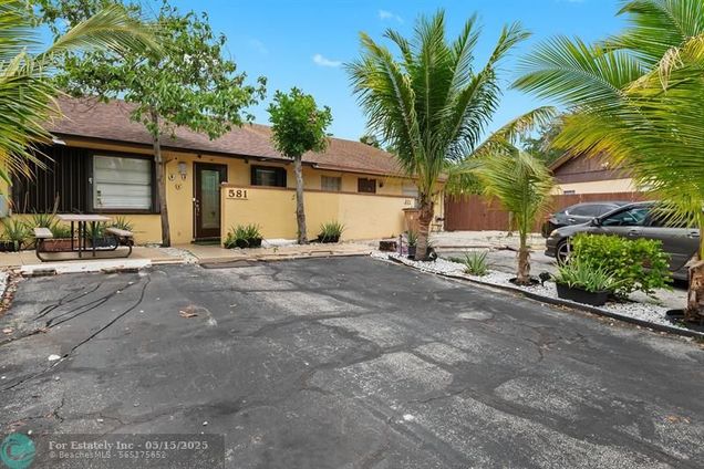 581 NW 46th St Unit 581