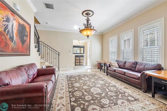 423 SW 16th St Fort Lauderdale, FL House Active - Photo 1 of 27. Opens carousel modal