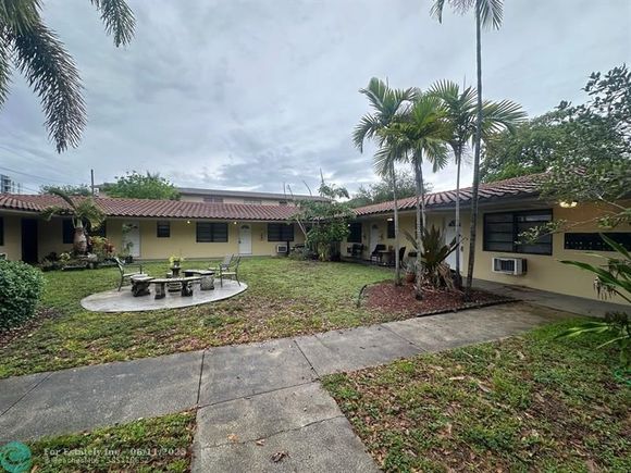 530 N 20th Ave Unit 6 Hollywood, FL House Active - Photo 1 of 10. Opens carousel modal