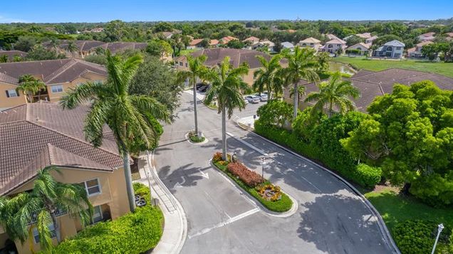 2927 Crestwood Ter Unit 7201