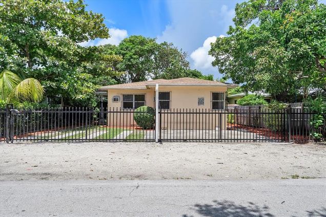 7530 NE 3rd Ave Miami, FL Multifamily Active - Photo 1 of 16. Opens carousel modal