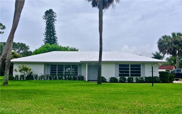 5 Indialucie Pkwy Stuart, FL House Active - Photo 1 of 34. Opens carousel modal