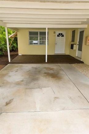 917 NE 22nd Dr Fort Lauderdale, FL House Active - Photo 1 of 11. Opens carousel modal