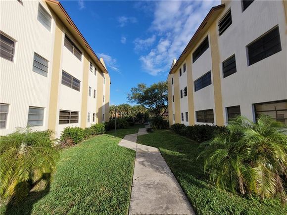 2027 Coral Ridge Dr Unit 206 S Coral Springs, FL House Active - Photo 1 of 16. Opens carousel modal