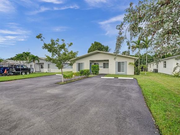 829 SW 14th St Fort Lauderdale, FL House Active - Photo 1 of 20. Opens carousel modal