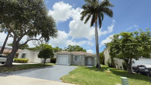 4629 SW 12th St Deerfield Beach, FL House Active - Photo 1 of 54. Opens carousel modal