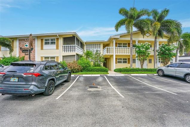 4820 NE 23rd Ave Unit 203
