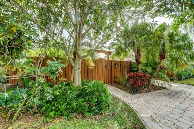 904 NE 18th St Fort Lauderdale, FL House Active - Photo 1 of 59. Opens carousel modal
