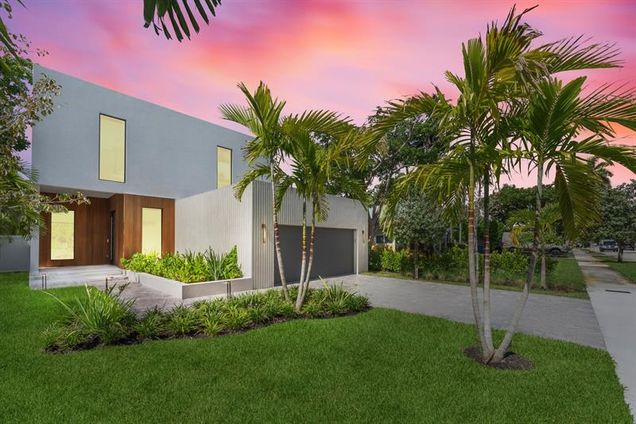 1000 SE 11th Ct Fort Lauderdale, FL House Active - Photo 1 of 32. Opens carousel modal