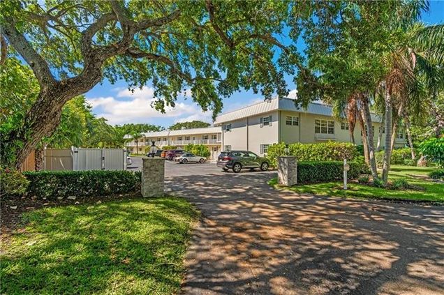 900 Jasmine Lane Unit 203 Vero Beach, FL Condo Active - Photo 1 of 14. Opens carousel modal