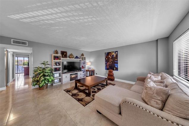 7466 Ashmont Cir Unit 303