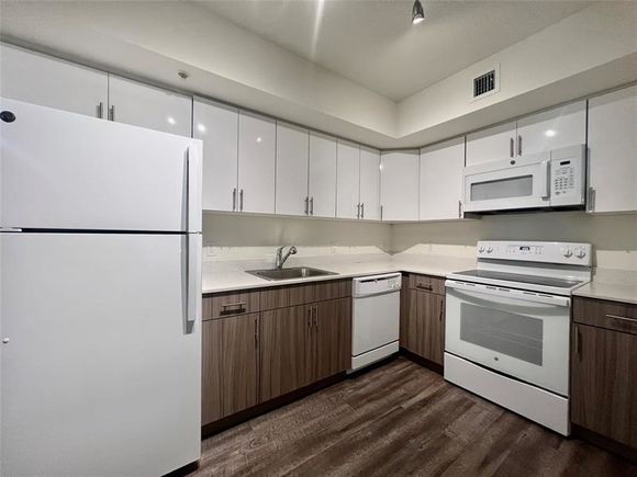 18335 NW 68 Ave Unit 700-122 Hialeah, FL House Active - Photo 1 of 15. Opens carousel modal