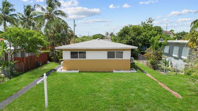 2212 Roosevelt St Hollywood, FL Multifamily Active - Photo 1 of 25. Opens carousel modal