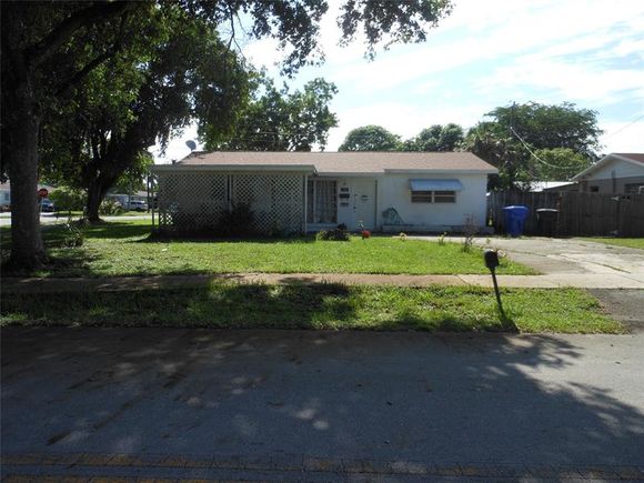 1700 SW 69th Ter