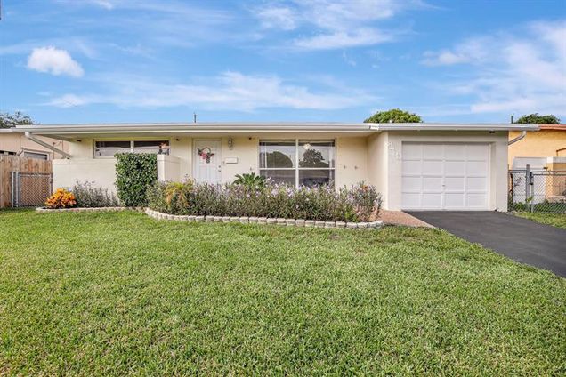 8400 NW 25th St
