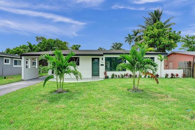 2301 Alcazar Dr