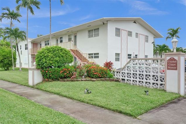 1300 N 12th Ct Unit 4B Hollywood, FL Condo Active - Photo 1 of 16. Opens carousel modal
