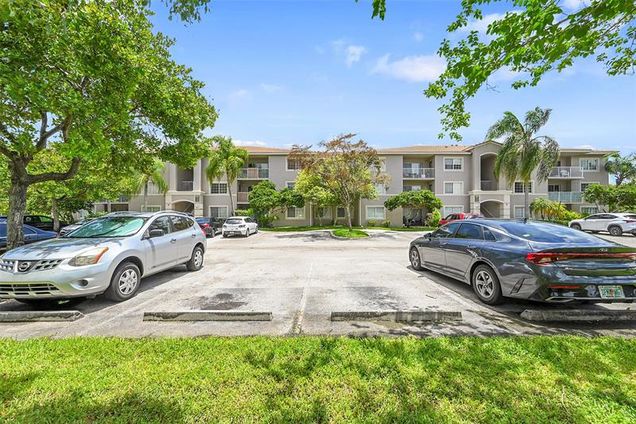 5005 Wiles Rd Unit 203