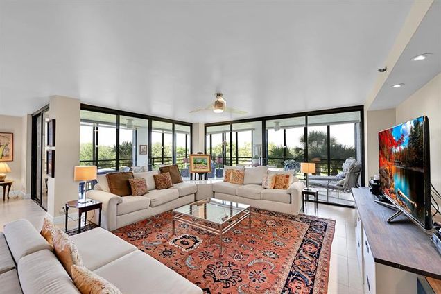 7578 Regency Lake Dr Unit 402