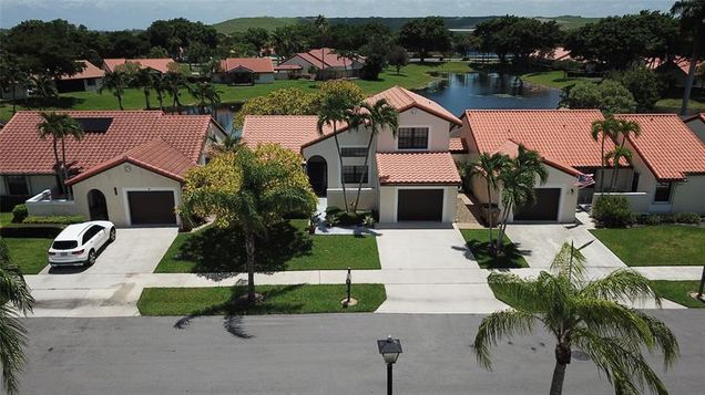 18 Capitol Ct Deerfield Beach, FL House Active - Photo 1 of 10. Opens carousel modal