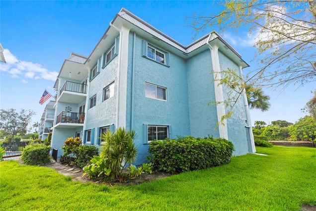 3004 NE 5th Ter Unit 109-C