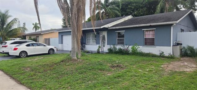426 SW 79th Ter North Lauderdale, FL House Active - Photo 1 of 30. Opens carousel modal