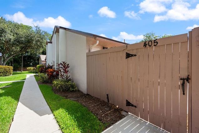 151 NW 115th Ave