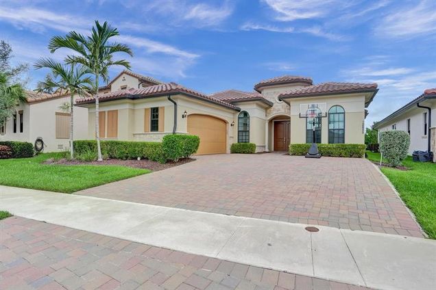 12855 Bayside Ct
