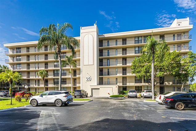 20 Royal Palm Unit 202 Boca Raton, FL Condo Active - Photo 1 of 44. Opens carousel modal