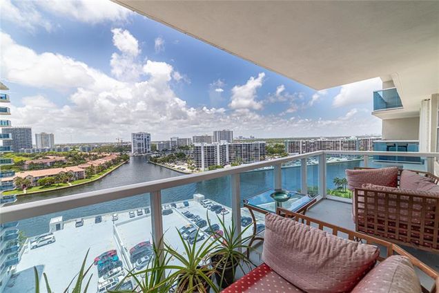 3800 S Ocean Dr Unit 1424 Hollywood, FL Condo Active - Photo 1 of 30. Opens carousel modal