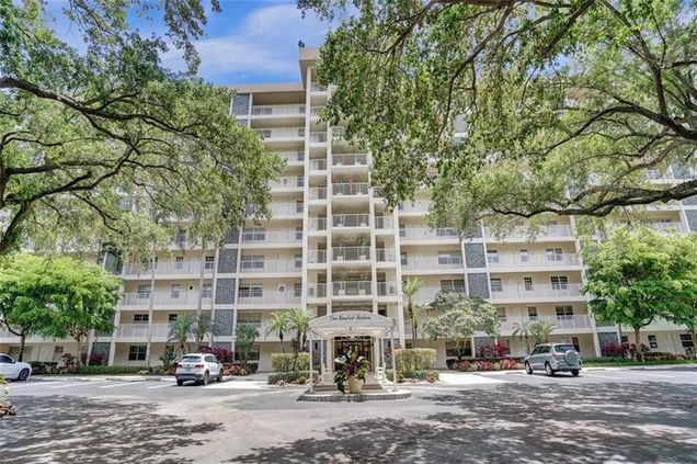 3520 Oaks Way Unit 204 Pompano Beach, FL Condo Active - Photo 1 of 41. Opens carousel modal
